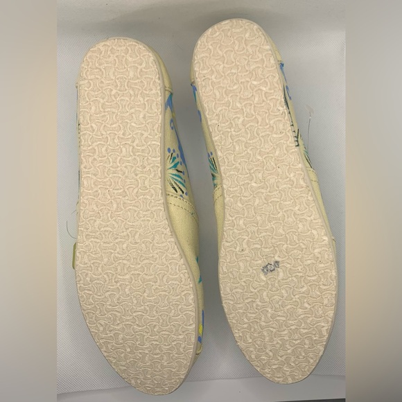 TOMS Seahorse Hand Painted Shoes Women’s size 10 Haiti Artist Flats - Picture 7 of 7